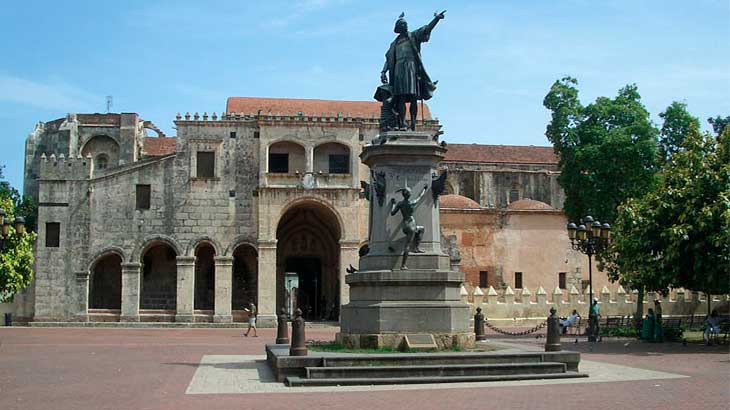 Памятник Колумбу в Санто-Доминго.