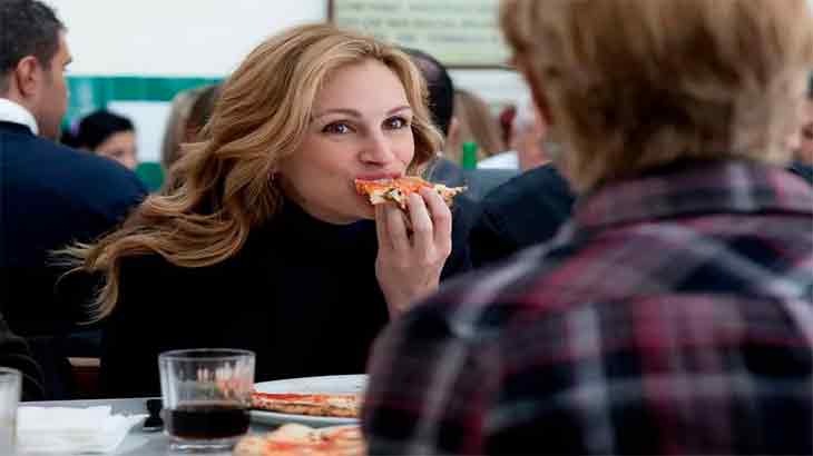 Джулия Робертс ест пиццу
