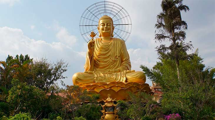  Статуя Золотого Будды