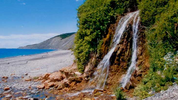 Жемчужный водопад в Большом Утрише.