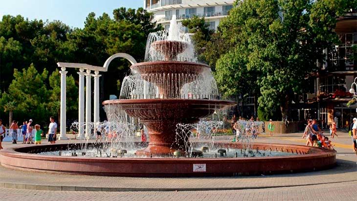 Светомузыкальный фонтан в Геленджике.