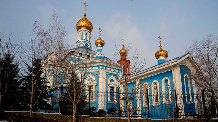 Главный храм Новороссийска - Свято-Успенский собор.