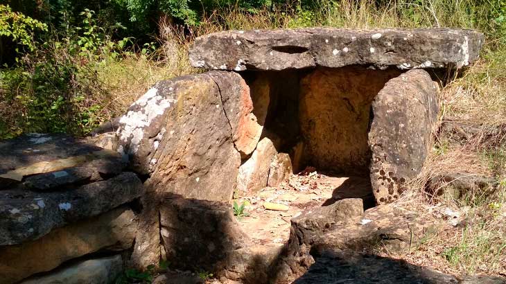 Сооружения древних людей – дольмены в Абрау-Дюрсо.